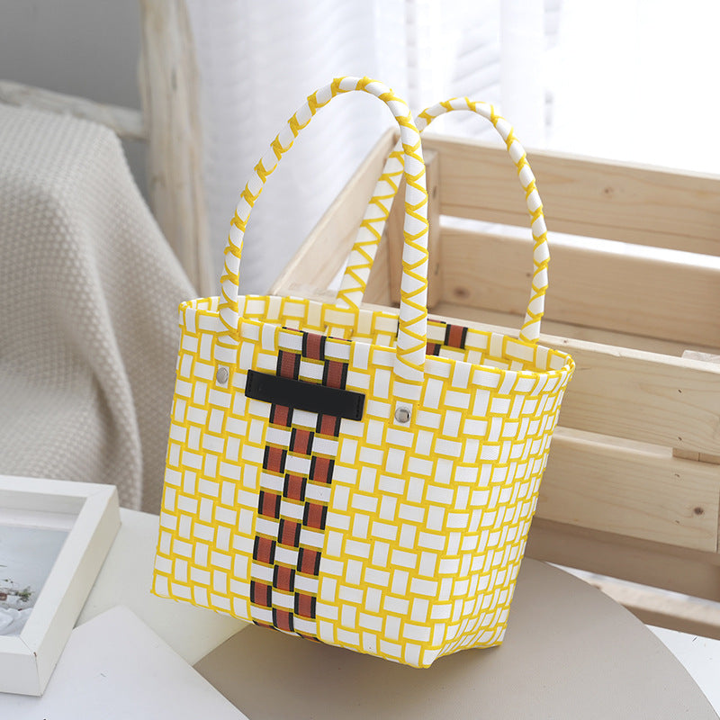 New handmade woven vegetable basket for women's portable storage bag, cute colored checkered plastic woven basket