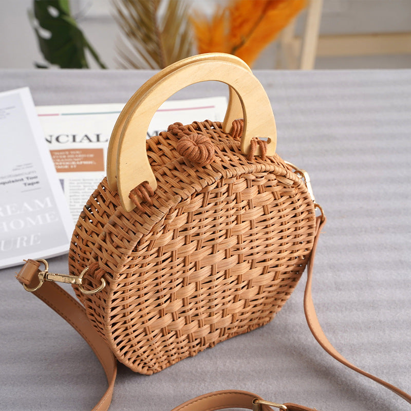 Vacation photography rattan woven bag, women's wooden hard handle hand-held small round bag, beach bag, crossbody bag weaving technique