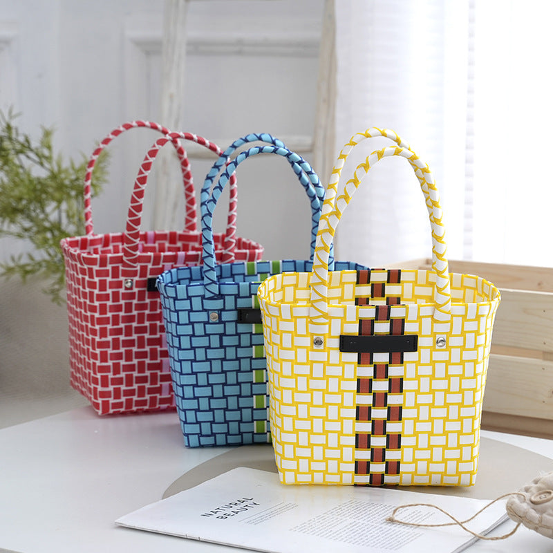 New handmade woven vegetable basket for women's portable storage bag, cute colored checkered plastic woven basket